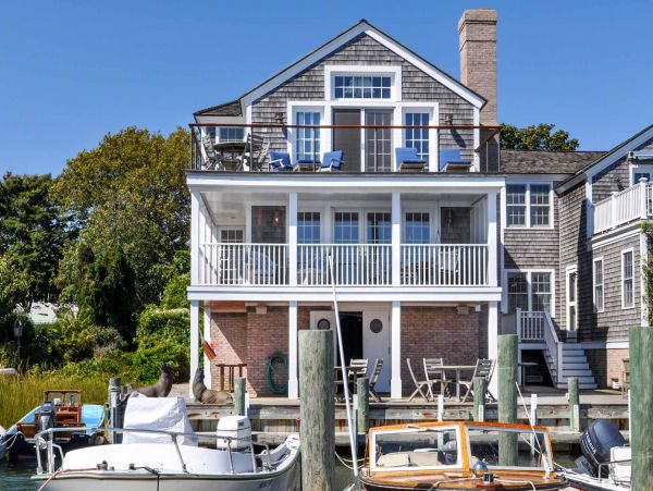 Cape Cod Home 994454