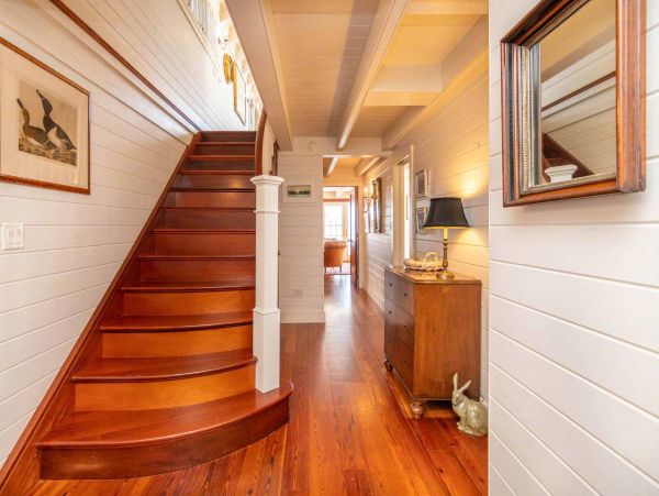 Cape Cod Home 994454