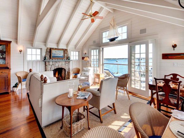 Cape Cod Home 994454