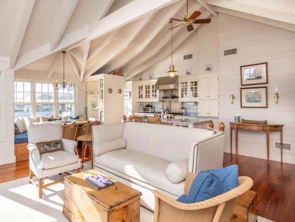 Cape Cod Home 994454