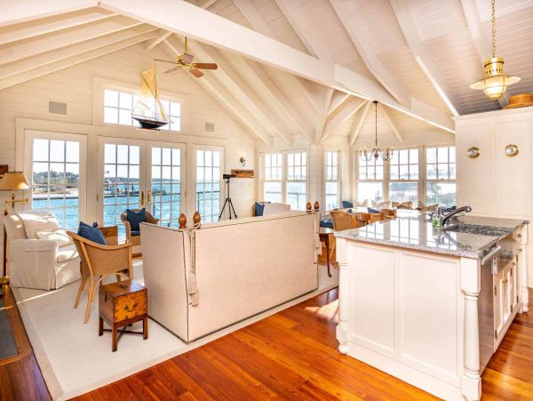 Cape Cod Home 994454