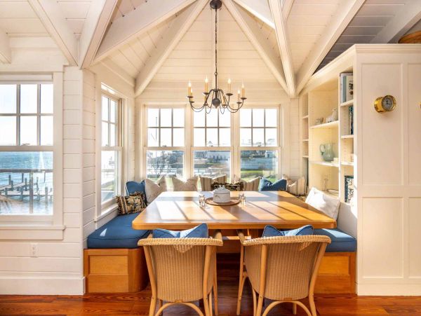 Cape Cod Home 994454