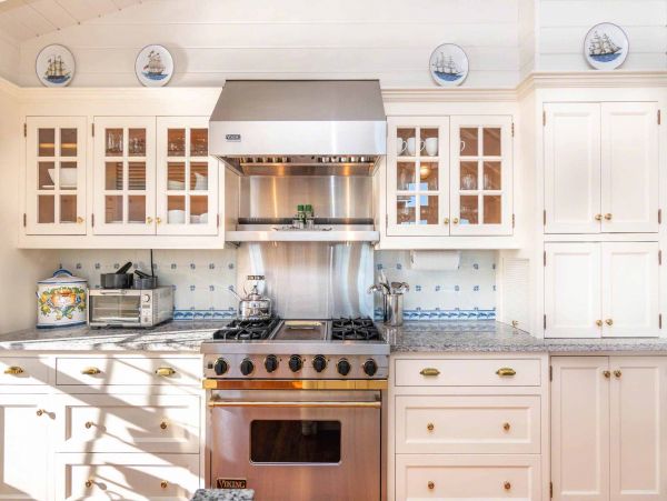 Cape Cod Home 994454