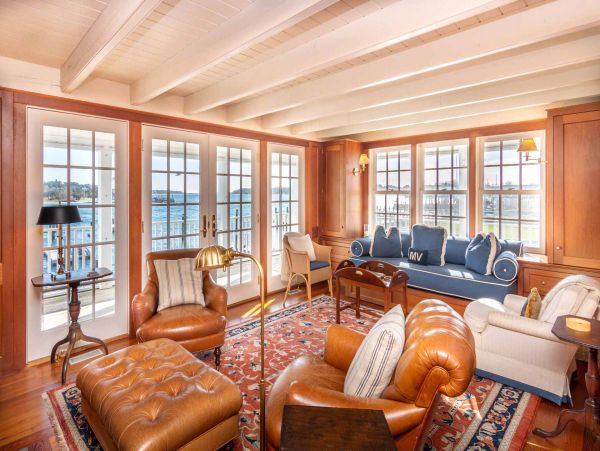 Cape Cod Home 994454