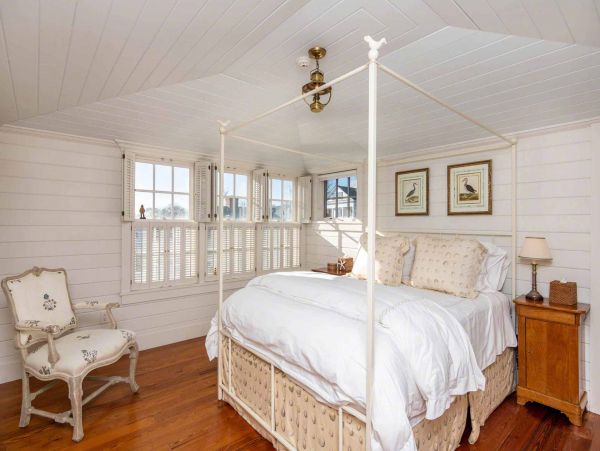 Cape Cod Home 994454