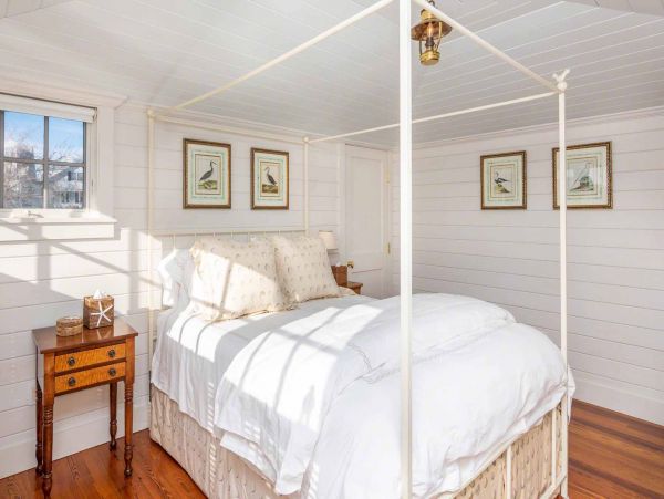 Cape Cod Home 994454