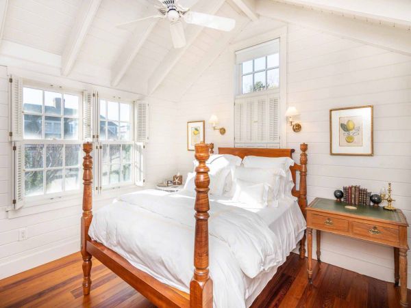 Cape Cod Home 994454