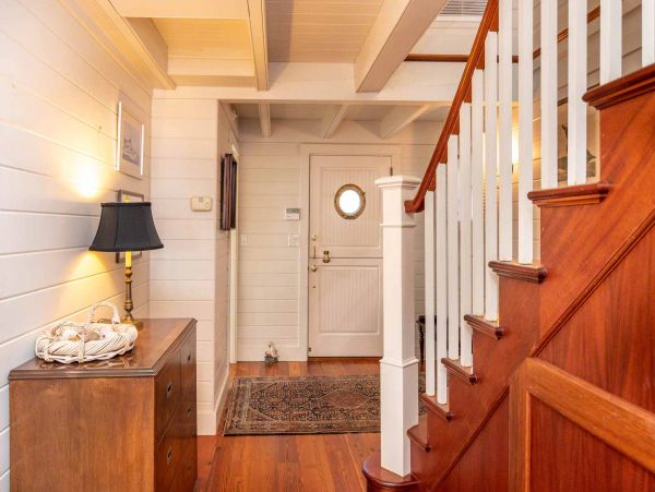 Cape Cod Home 994454