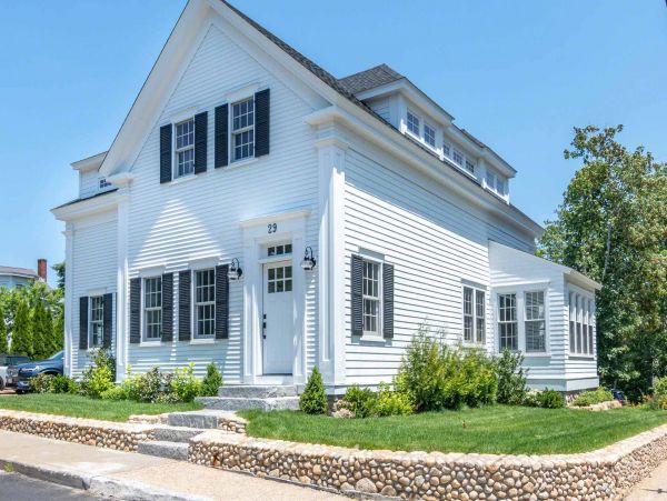 Cape Cod Home 994455