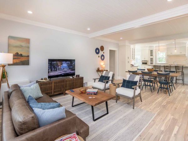Cape Cod Home 994455