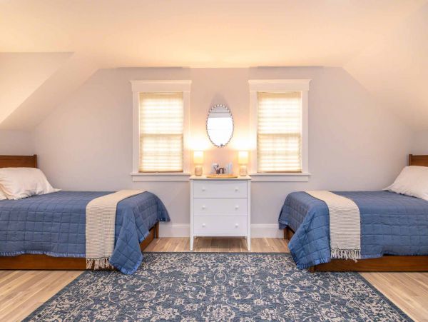 Cape Cod Home 994455
