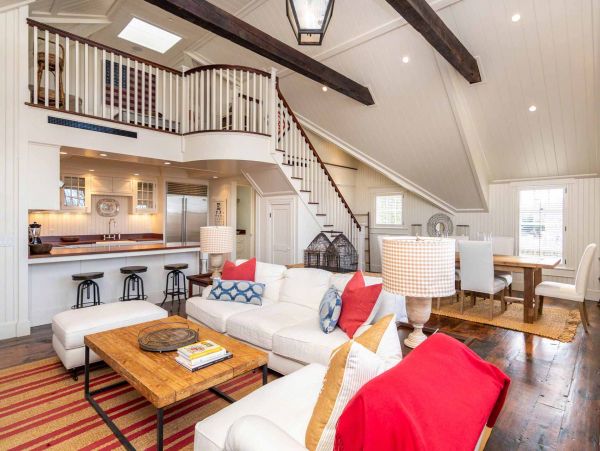 Cape Cod Home 994456