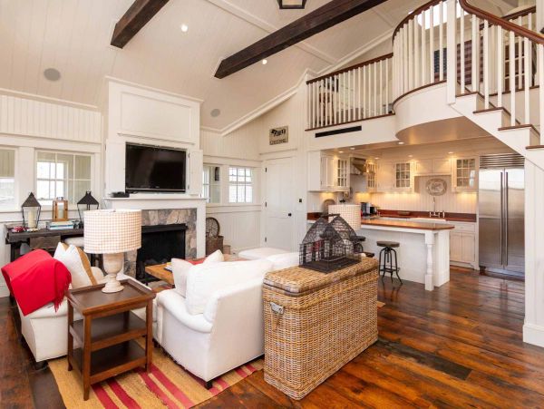 Cape Cod Home 994456