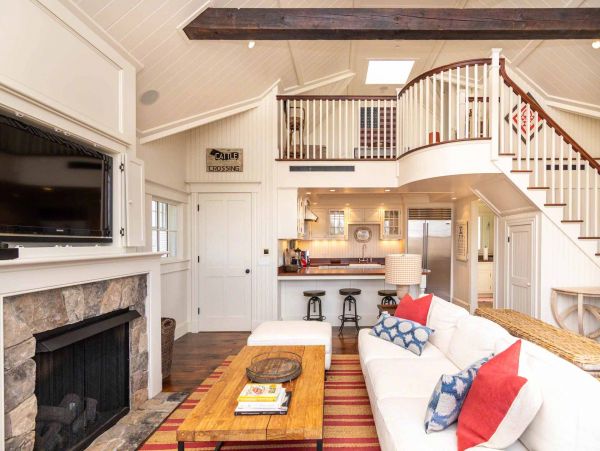 Cape Cod Home 994456