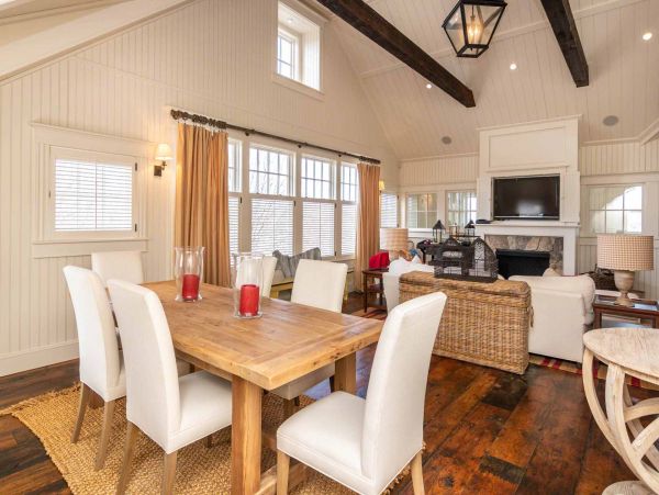 Cape Cod Home 994456