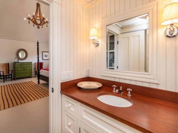 Cape Cod Home 994456