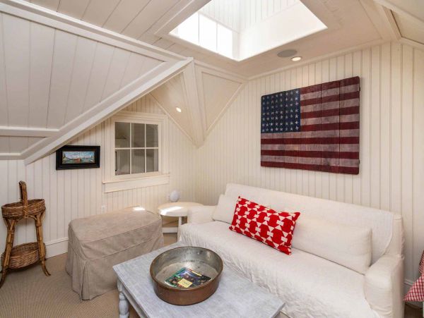 Cape Cod Home 994456