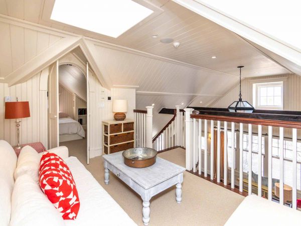 Cape Cod Home 994456