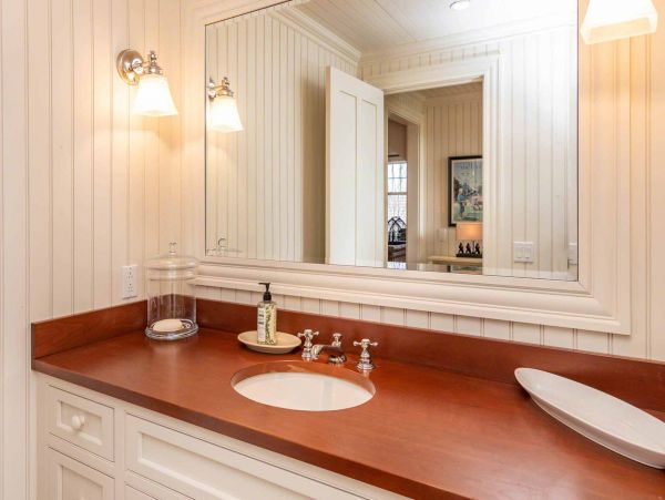 Cape Cod Home 994456