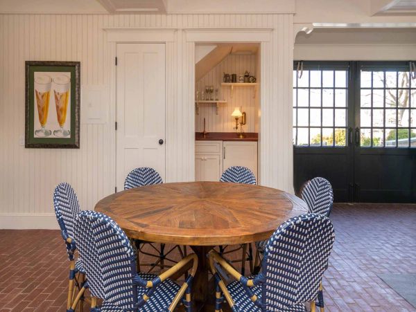 Cape Cod Home 994456