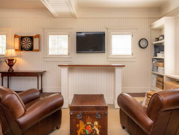 Cape Cod Home 994456