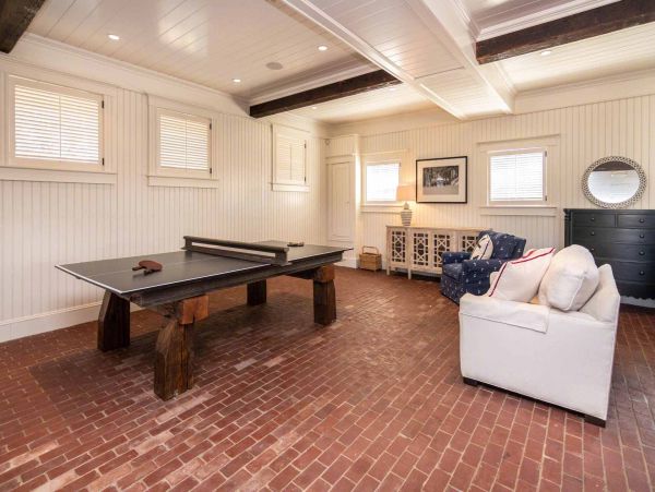 Cape Cod Home 994456
