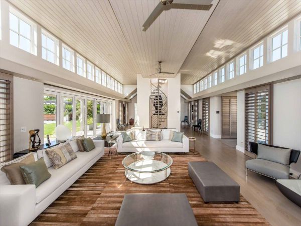 Cape Cod Home 994457
