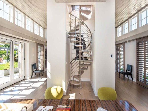 Cape Cod Home 994457