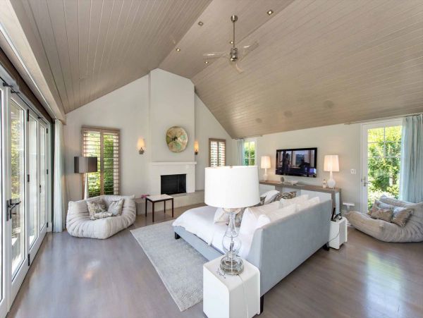 Cape Cod Home 994457