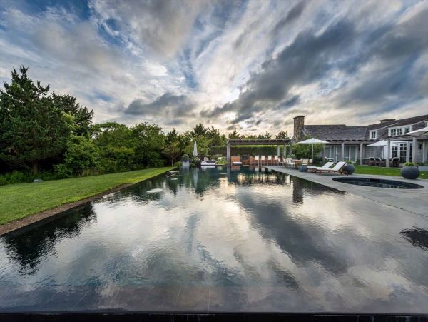 Cape Cod Home 994457