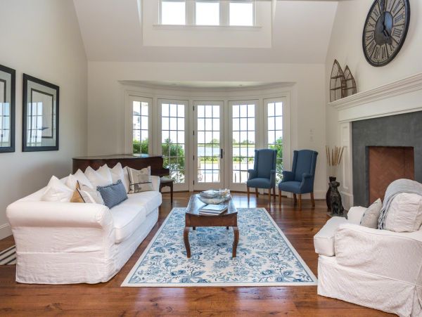 Cape Cod Home 994458