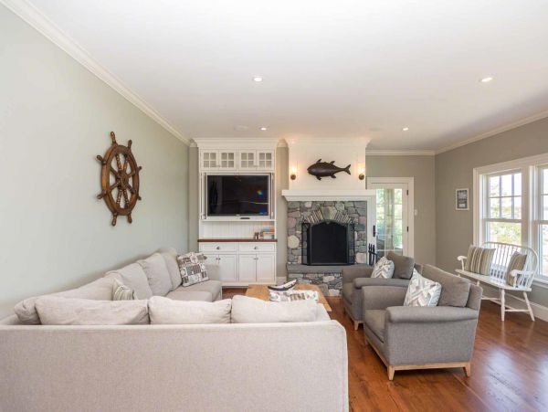 Cape Cod Home 994458