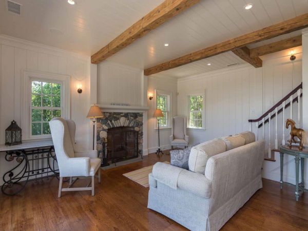 Cape Cod Home 994458