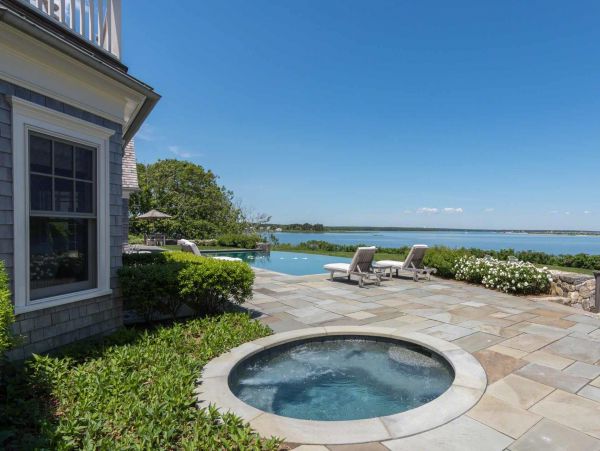 Cape Cod Home 994458