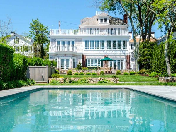 Cape Cod Home 994459