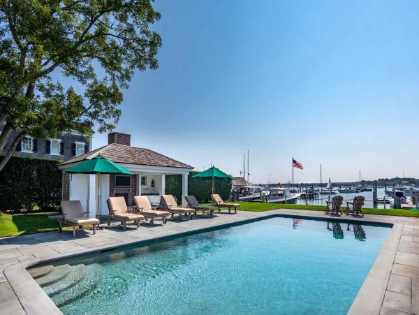 Cape Cod Home 994459