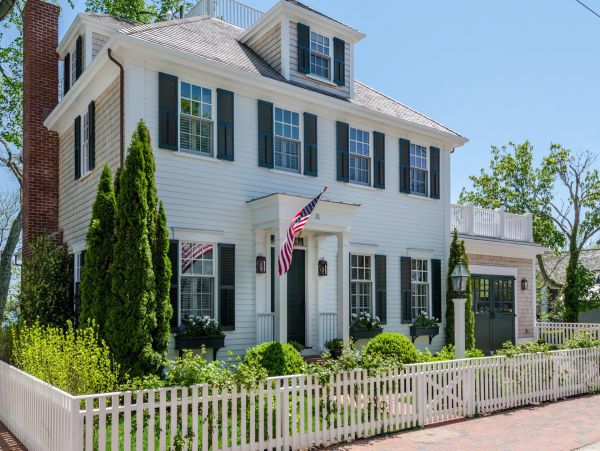 Cape Cod Home 994459