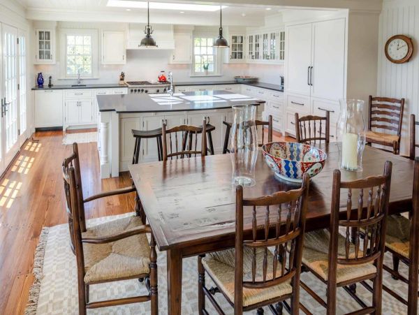 Cape Cod Home 994459