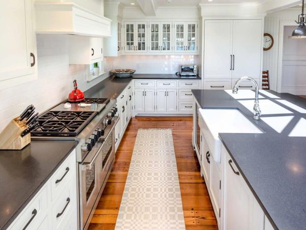 Cape Cod Home 994459
