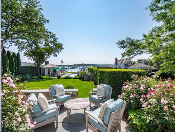 Cape Cod Home 994459