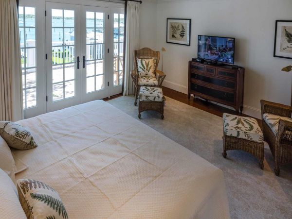 Cape Cod Home 994459