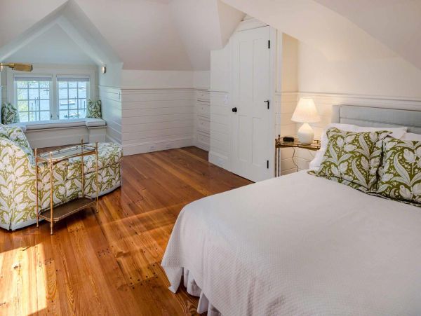 Cape Cod Home 994459