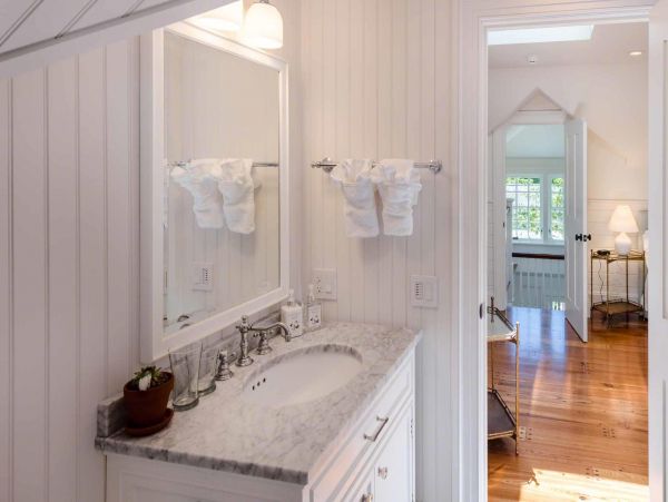 Cape Cod Home 994459