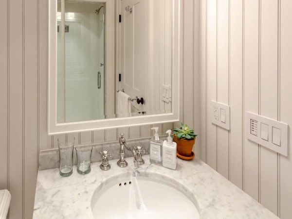 Cape Cod Home 994459