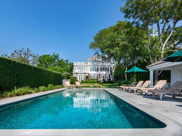 Cape Cod Home 994459