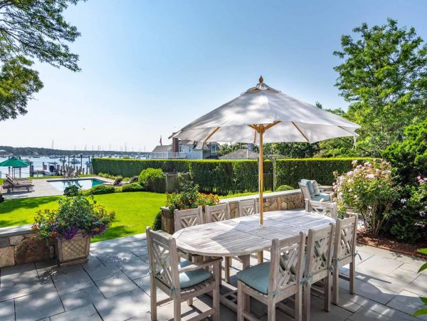 Cape Cod Home 994459
