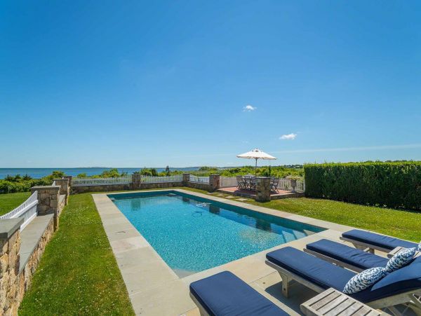 Cape Cod Home 994460