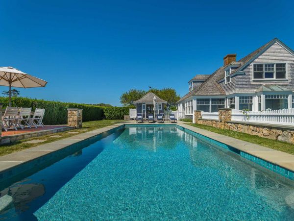 Cape Cod Home 994460