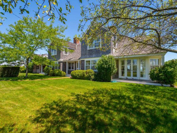 Cape Cod Home 994460