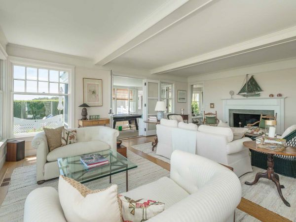 Cape Cod Home 994460